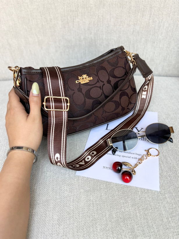 کیف کوچ دلارا همراه با چارم بگ